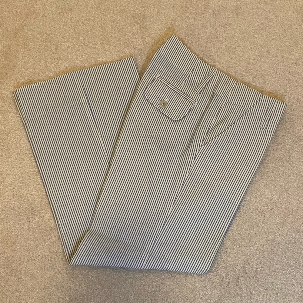 Banana Republic blue and white seersucker trousers size 4P.